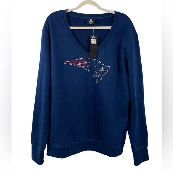 NWT NFL New England Patriots Rhinestone Logo Navy V-Neck Pullover Sweatshirt 2X - Picture 2 of 8